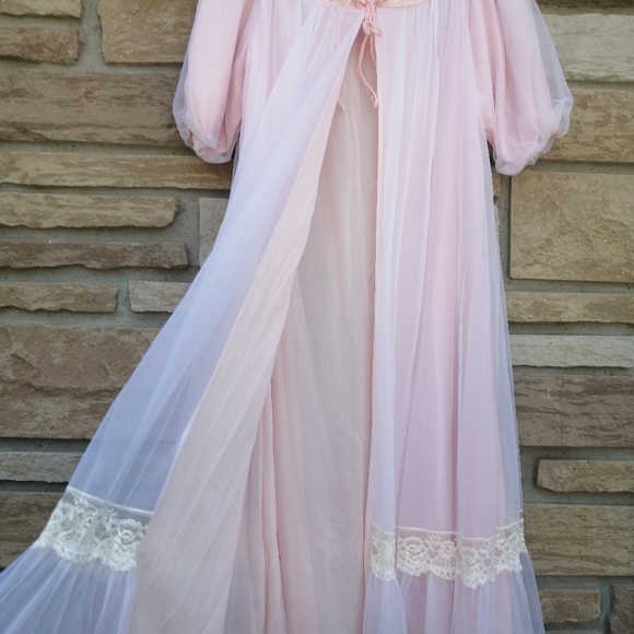 Vintage 60's Peignoir, Pink Boudoir Robe by Faris - Picture 6 of 8